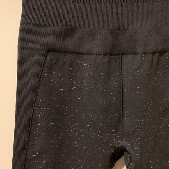 EUC Lululemon Free to Flow Crops - Picture 4 of 8